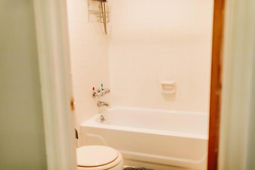 Cozy 3-Bed Athens Getaway, Right Near Uga! Appartement Buitenkant foto