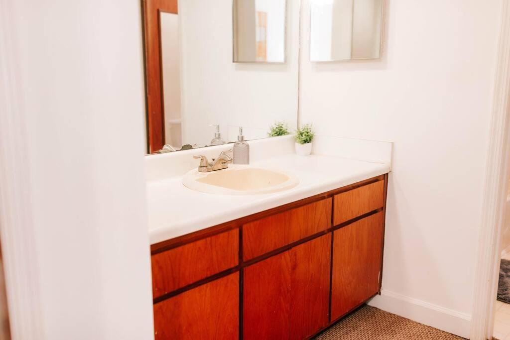 Cozy 3-Bed Athens Getaway, Right Near Uga! Appartement Buitenkant foto