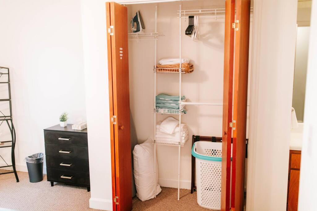 Cozy 3-Bed Athens Getaway, Right Near Uga! Appartement Buitenkant foto