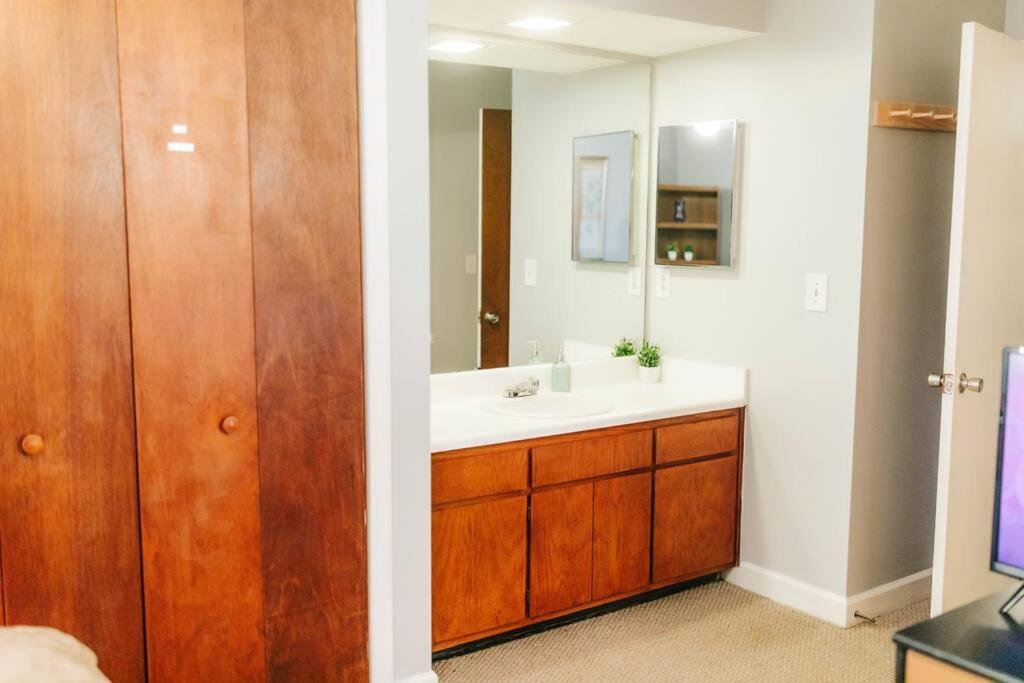 Cozy 3-Bed Athens Getaway, Right Near Uga! Appartement Buitenkant foto