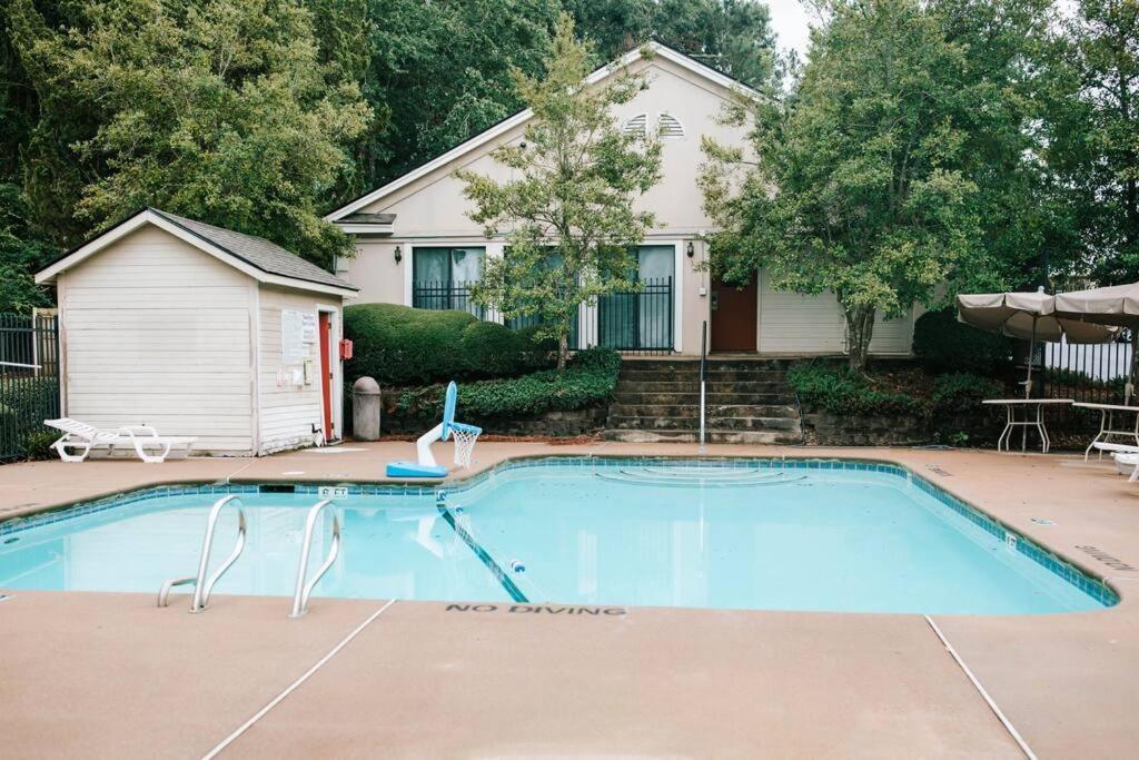Cozy 3-Bed Athens Getaway, Right Near Uga! Appartement Buitenkant foto