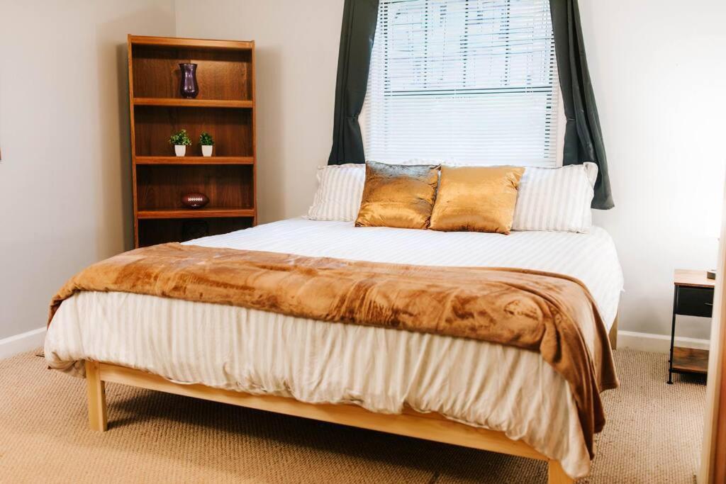 Cozy 3-Bed Athens Getaway, Right Near Uga! Appartement Buitenkant foto