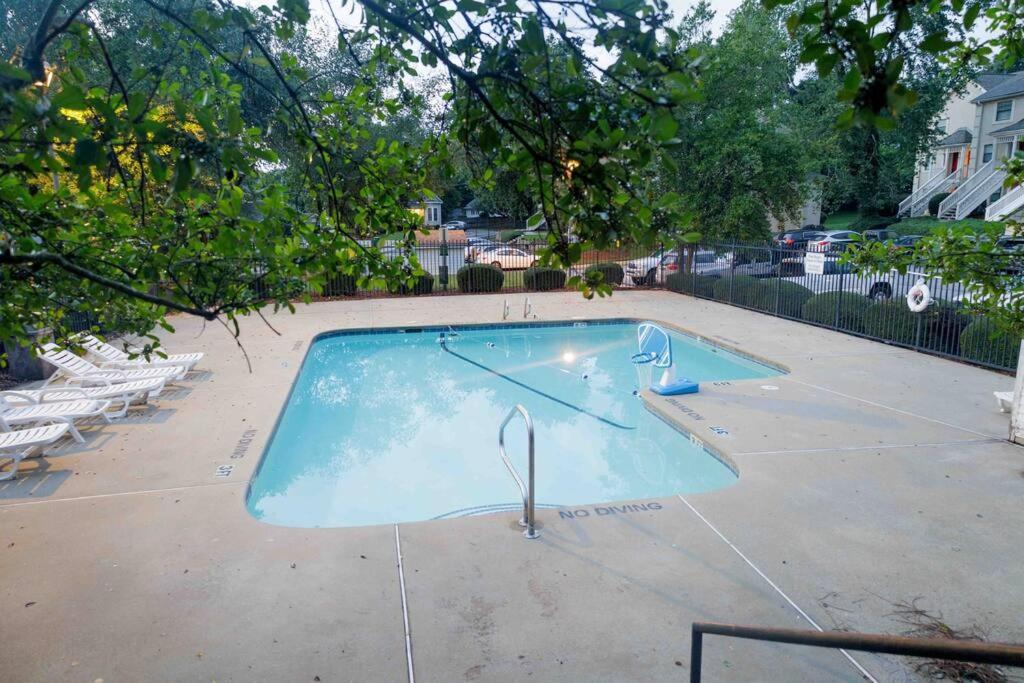 Cozy 3-Bed Athens Getaway, Right Near Uga! Appartement Buitenkant foto